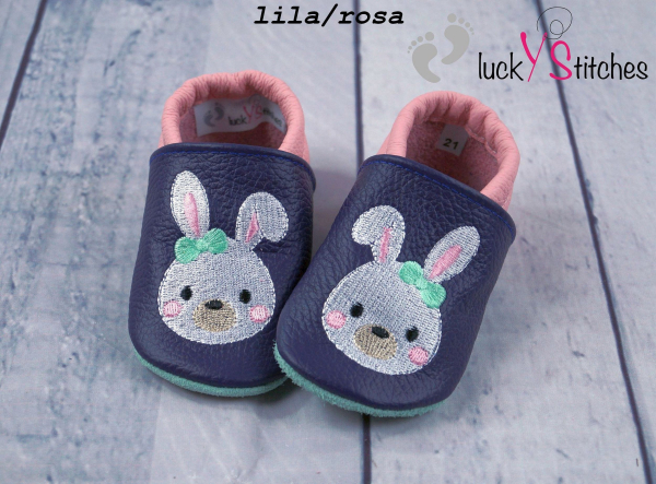 Lederpuschen Hase mit Schleife